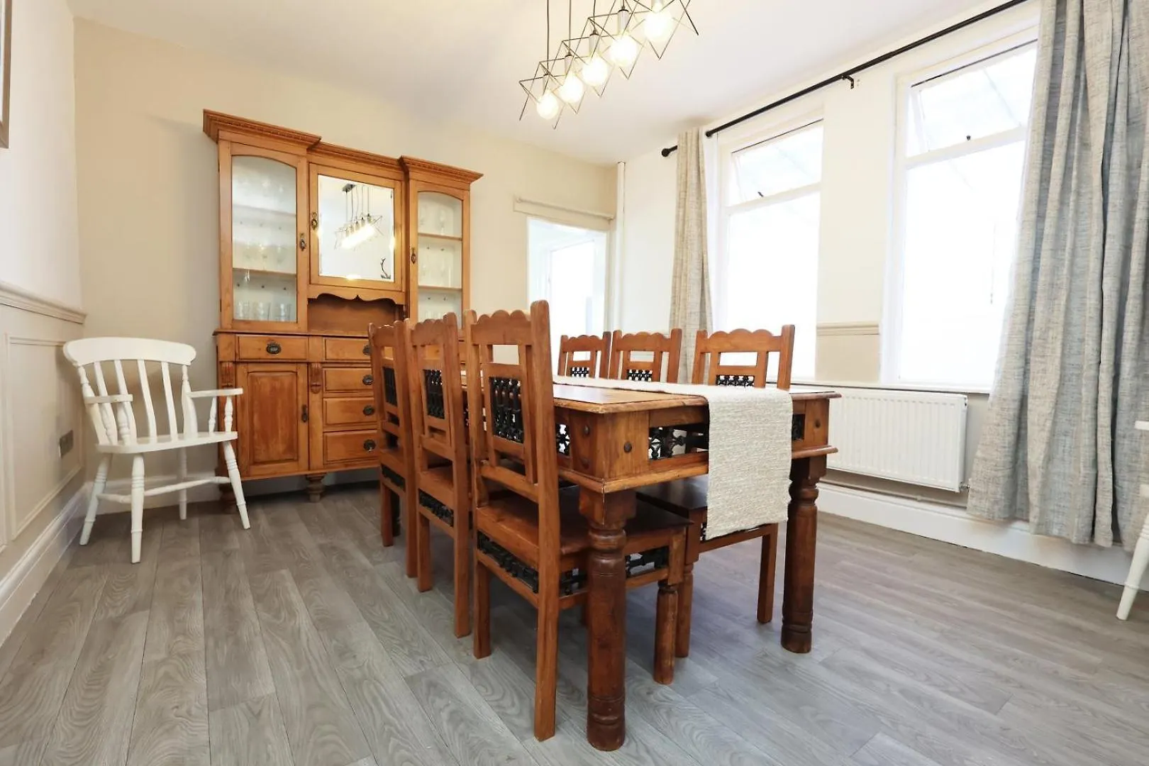 Spacious Cardiff Home With Garden And Wifi! 0*,