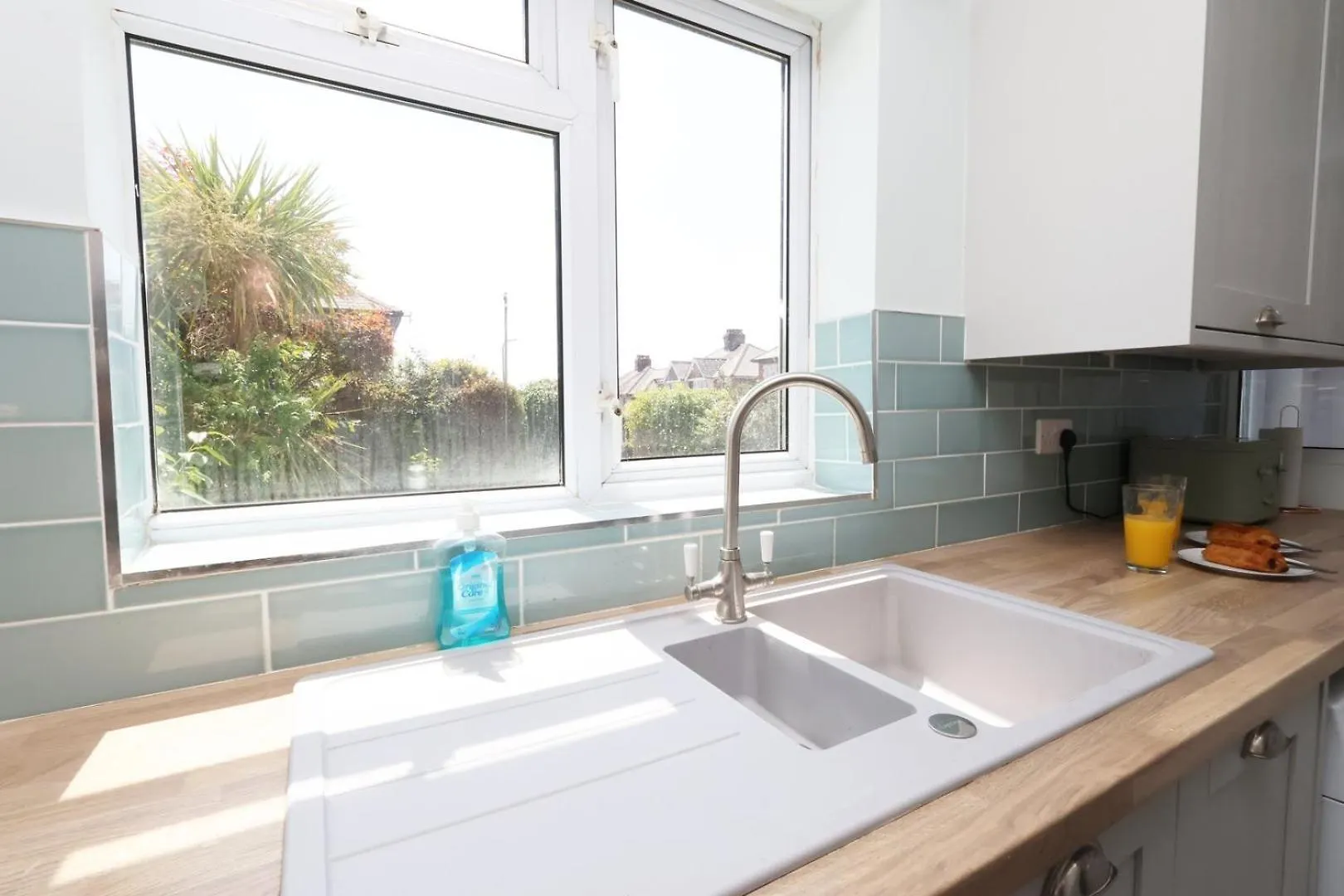 Spacious Cardiff Home With Garden And Wifi!